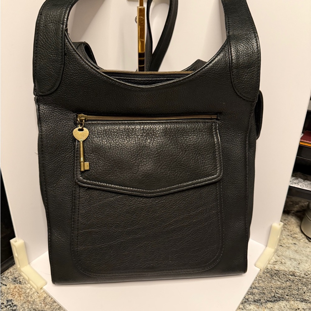Fossil EUC Vintage 1954 black pebbled leather shoulder organizer handbag.